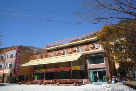 Baemsagol Jirisan Restaurant (뱀사골 지리산식당)