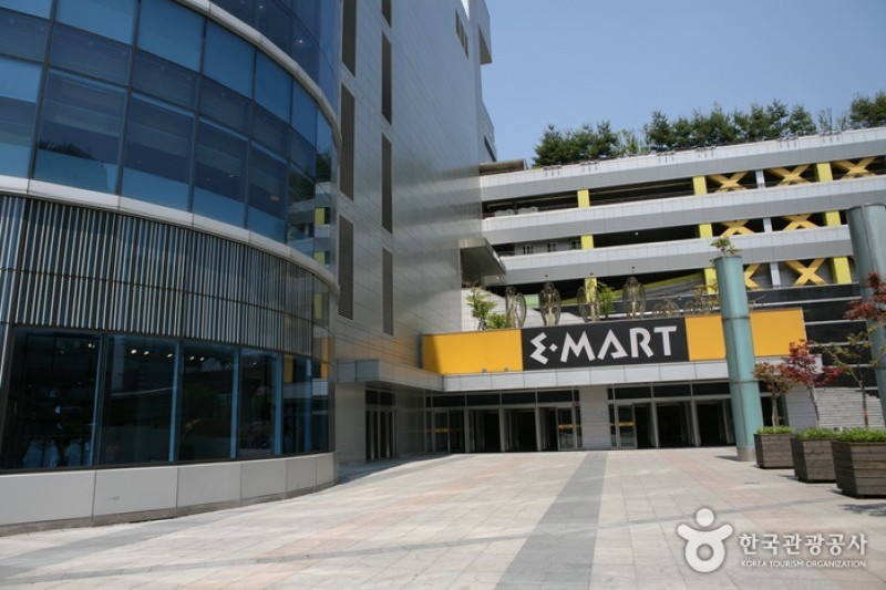 E-Mart - Yongsan Branch  이마트 (용산점) : TRIPPOSE