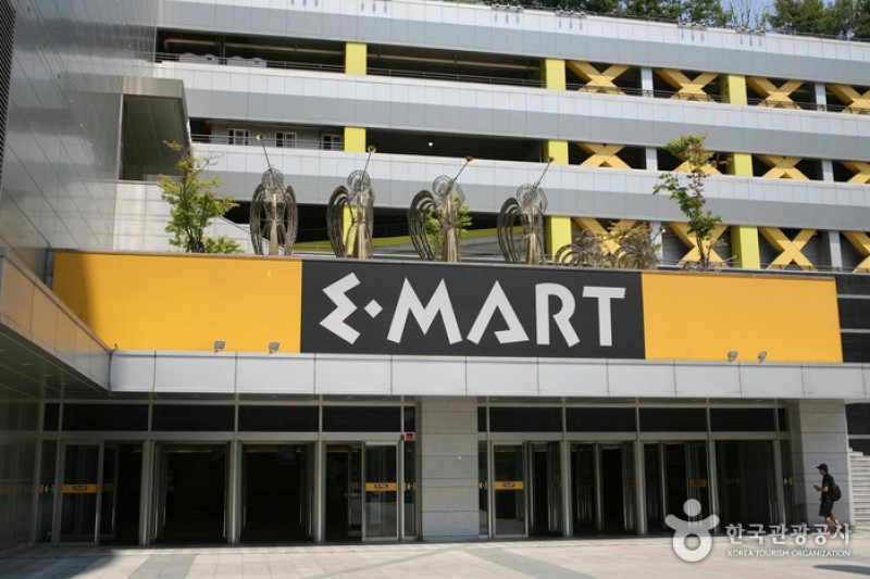 E-Mart - Yongsan Branch  이마트 (용산점) : TRIPPOSE