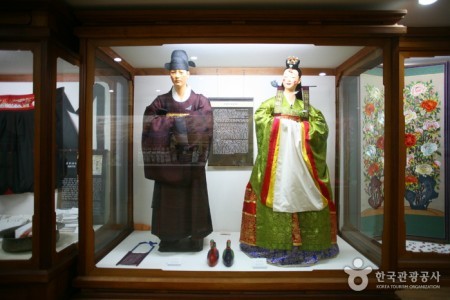 leerheeza Hanbok Museum 