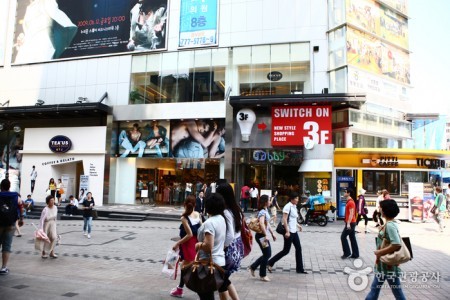 CGV明洞駅（CGV 명동역）