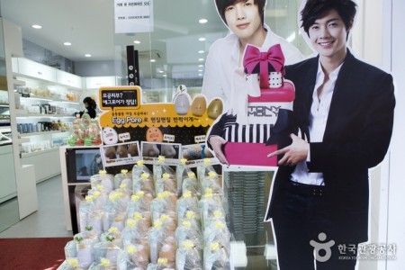 TONY MOLY 梨大店