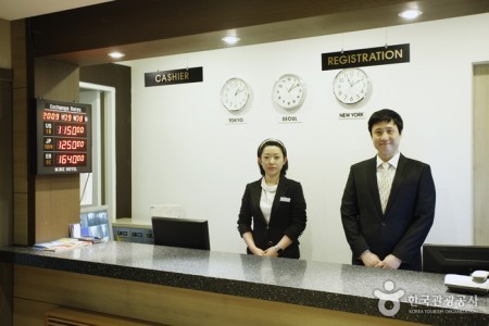 M. Biz Hotel - Goodstay 