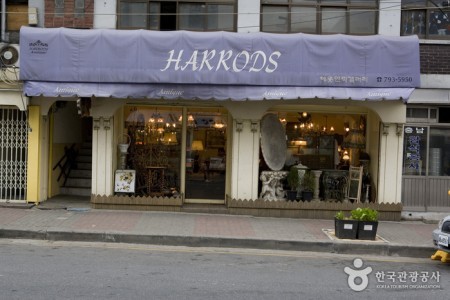 Harrods Antique Gallery 