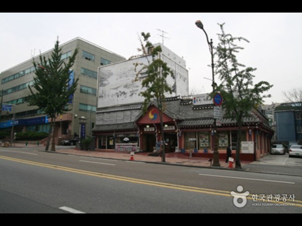 comme des garcons myeongdong