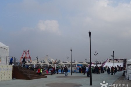 Yeouido Hangang Park Sledding Hill 