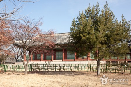 Jeongdok Library 