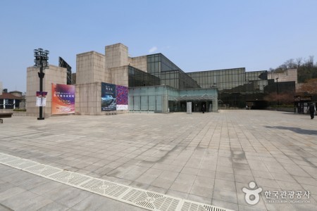 Hangaram Art Museum in Seoul Arts Center 