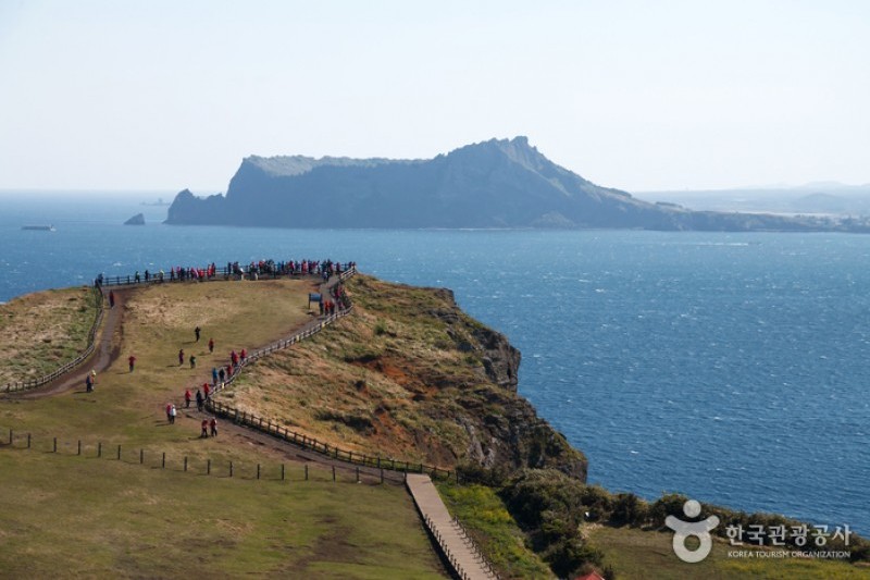 Seongsan Ilchulbong Peak UNESCO World Heritage 성산일출봉 유네스코 세계자연유산 TRIPPOSE