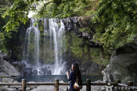 Cheonjeyeon Falls 