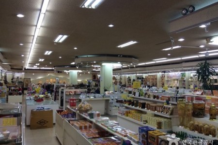 韩国纪念品百货店