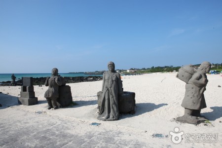 クァクチクァムル海岸（곽지과물해변）