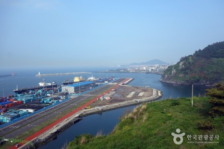 Sanjideungdae Lighthouse (산지등대)