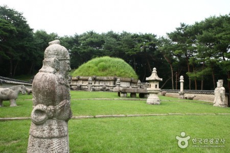 東九陵［ユネスコ世界文化遺産］