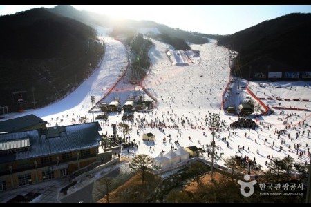 昆池岩度假村滑雪场