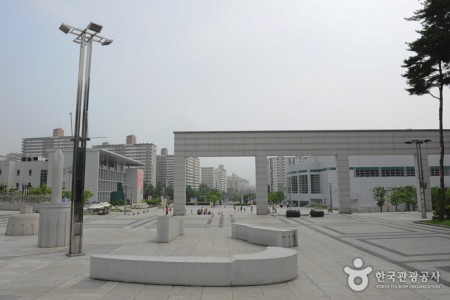 Goyang Eoullimnuri Arts Center (고양 어울림누리)