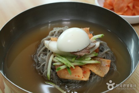 30年伝統玉川冷麺（30년전통옥천냉면）