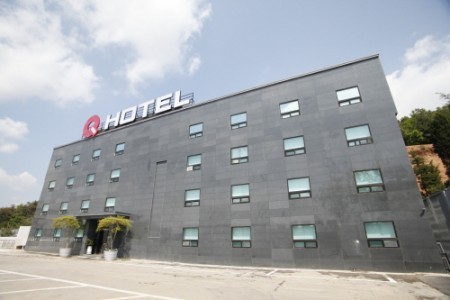 Q HOTEL - Goodstay 