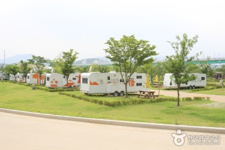 Jaraseom Island Auto Campground (자라섬오토캠핑장)