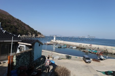 Gadeokdo Lighthouse (가덕도 등대)