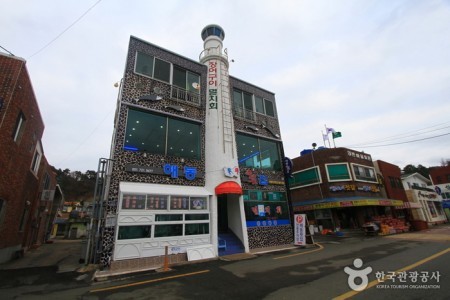 Haedong Hoetjip (Raw Fish Restaurant) (해동횟집)