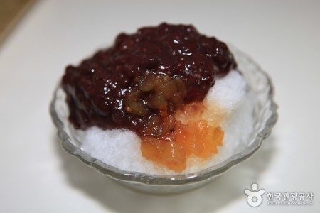 Halmae Patbingsu Danpatjuk (할매팥빙수단팥죽)