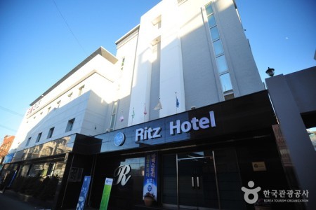 Ritz Hotel - Goodstay 