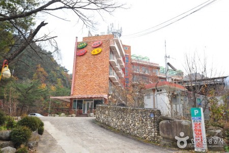 Galcheon Family Resort - Goodstay 