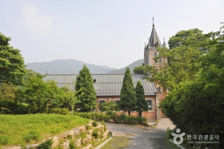 Pungsuwon Catholic Church 