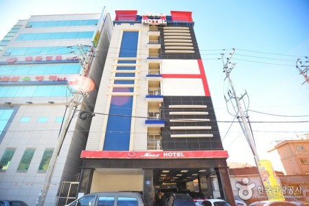 Moon Hotel - Goodstay 