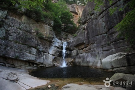 Yongchu Waterfall 