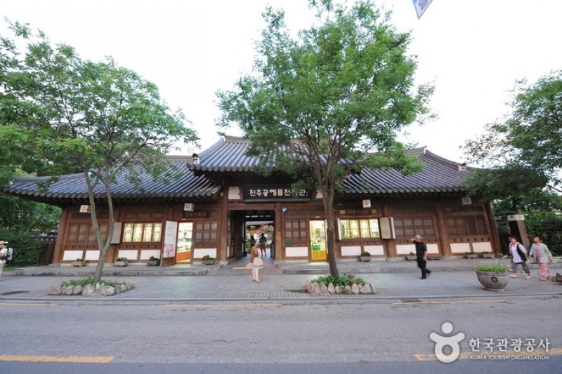 Paper Umbrella Artisan of Jeonju - Kimchimari