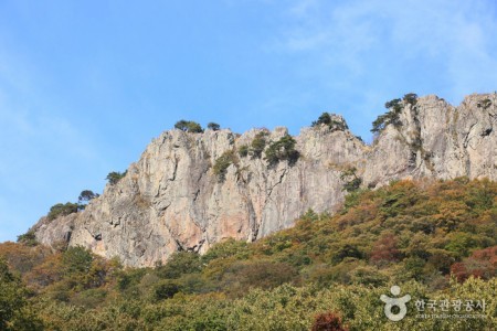 Seoraebong Peak 