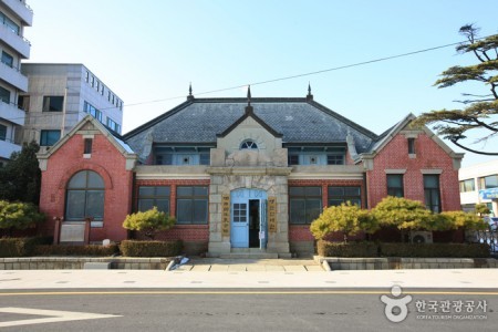 旧 群山税関（湖南関税展示館）（옛 군산세관(호남관세전시관)）