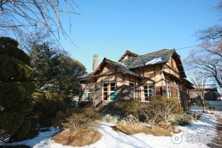 House of Lee Young-choon (이영춘가옥)