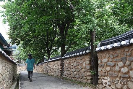 茂朱チジョンマウルの石塀(무주 지전마을 옛 담장)