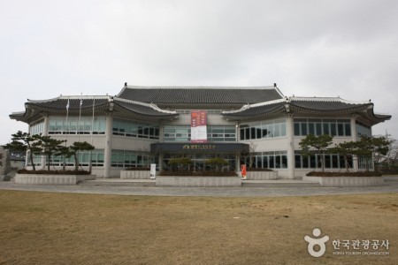 霊岩陶器博物館