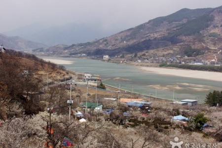 Gwangyang Maehwa Village 