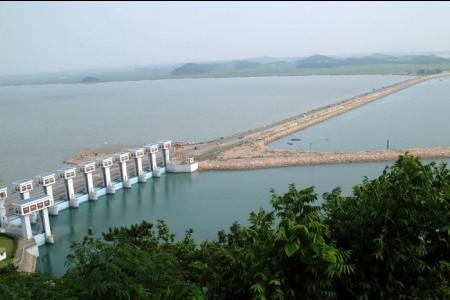 霊岩湖（渡り鳥飛来地）