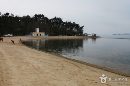 石頭海水浴場（돌머리해수욕장）