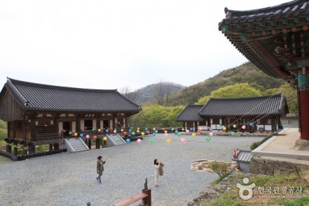 Yongcheonsa Temple 
