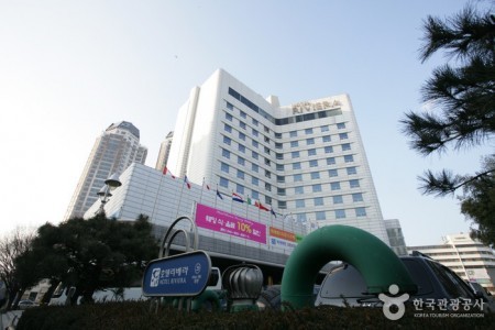 Hotel Riviera Yuseong 