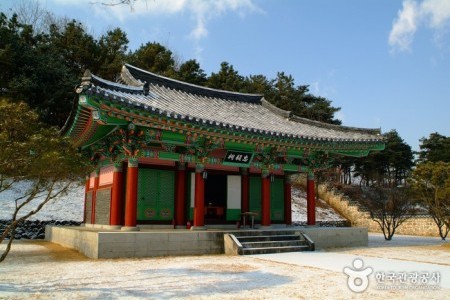 忠義祠（鄭起龍将軍遺跡地）