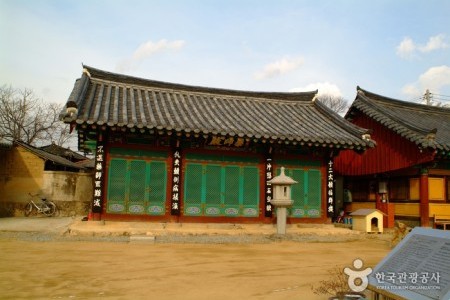 Yonghwasa Temple 