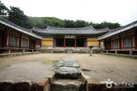 Oksanseowon Confucian Academy 