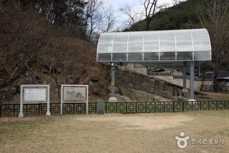 Goryeong Janggi-ri Rock Art (고령 장기리 암각화)