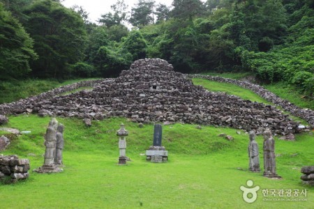 Royal Tomb of King Guhyeong 