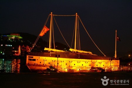 Gangguan Port Geobukseon Ship 