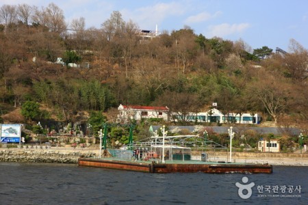 Masan Dotseom Marine Park (돝섬해상유원지)