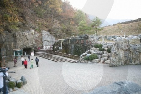 Danyang Ondal Cave (단양 온달동굴)